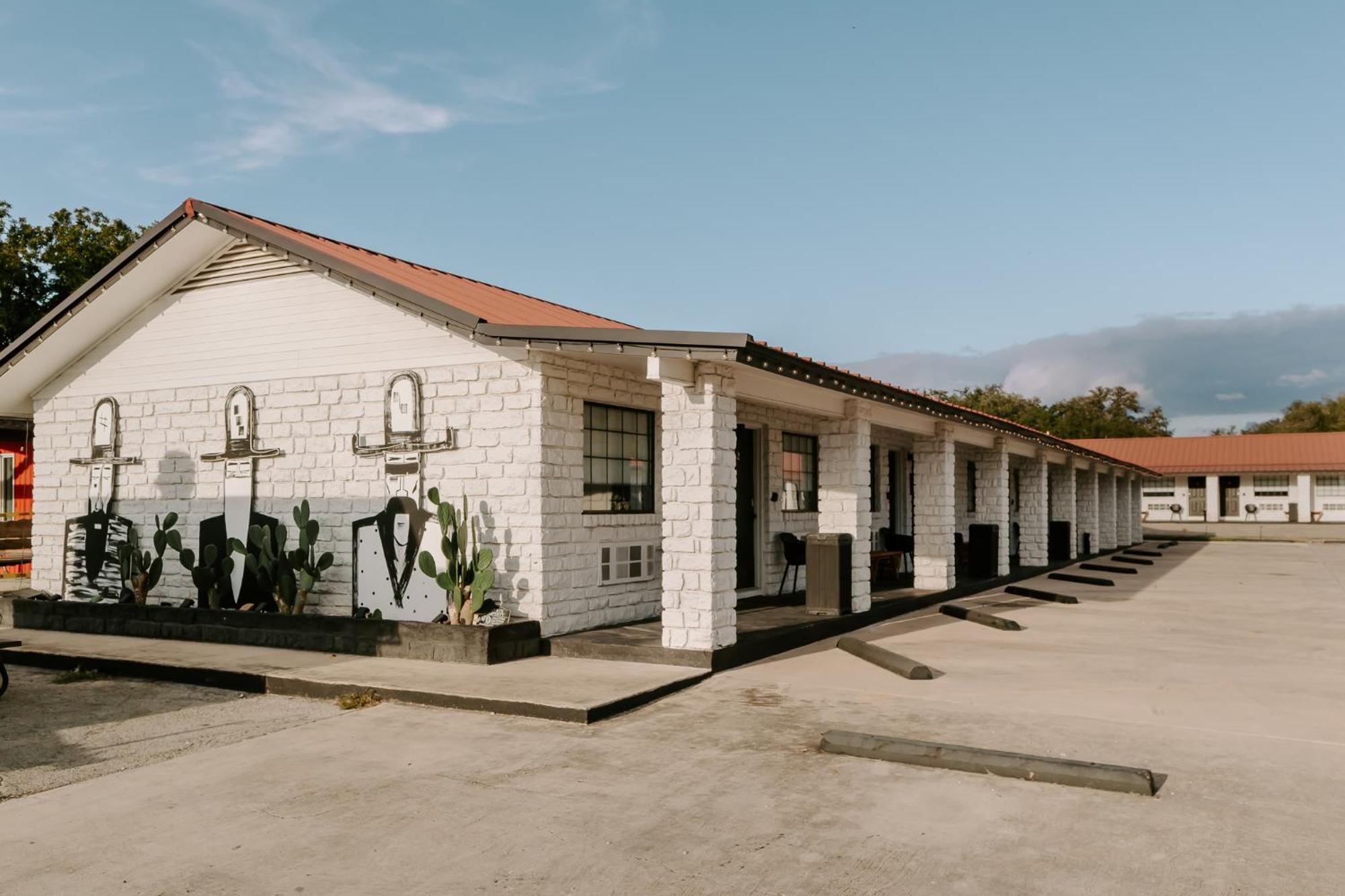 The Cowboy Motel Camp Wood Exterior foto